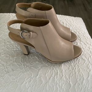 Naturalizer heeled sandal, adj ankle strap, open toe, tan, size 9M, NEVER WORN